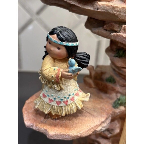 Friends Of The Feather Rock Cliff Waterfall Display Stand With Five Figurines - Picture 12 of 13